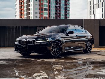 BMW Series 530 E Plugin